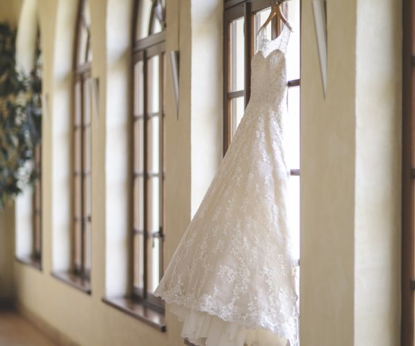 Abito da sposa nel chiostro – San Pietro Sopra le Acque Abito da sposa nel chiostro - San Pietro Sopra le Acque
